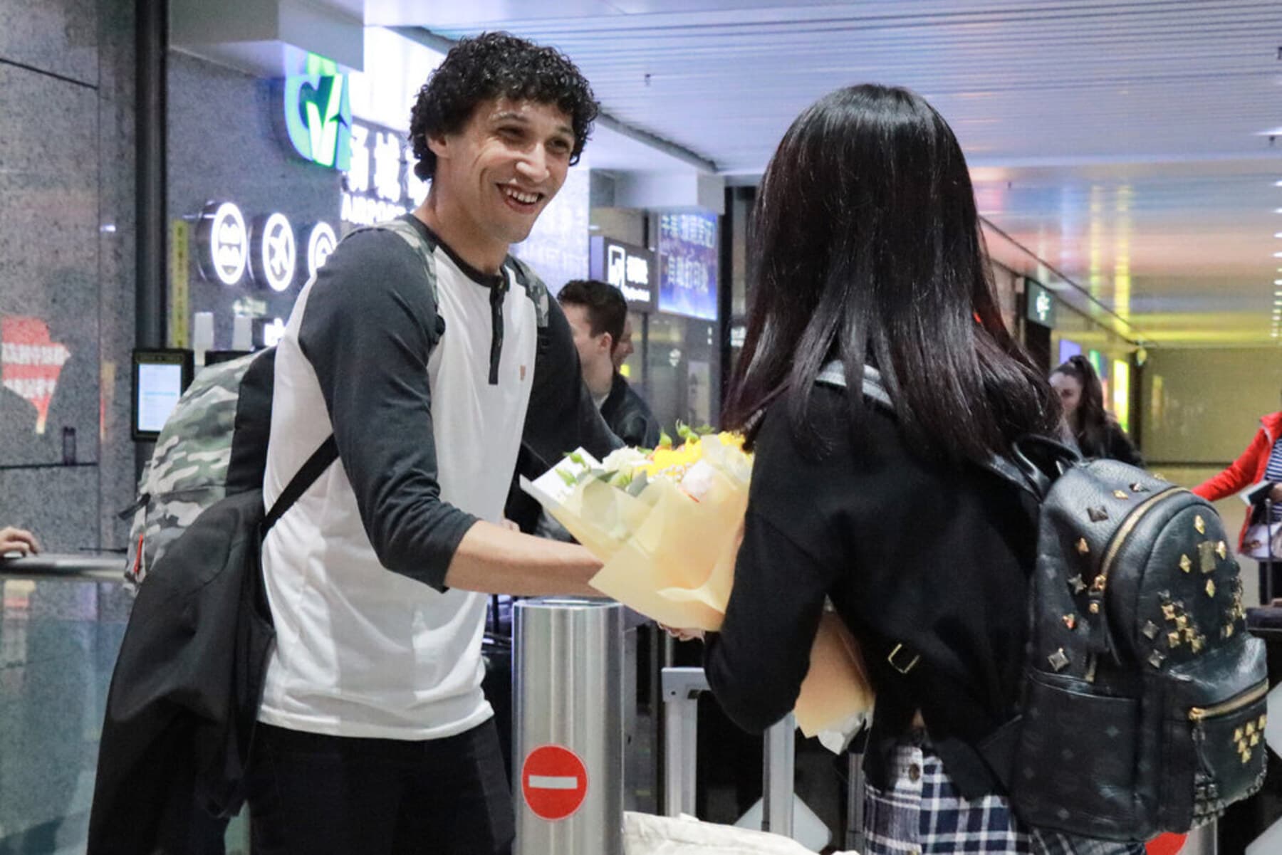 Airport welcome, China tour